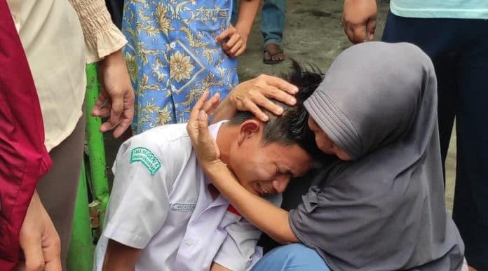 kisah_tragis_siswi_sma_siantar_dilindas_bus_ini_lelaki_yang_memboncengnya