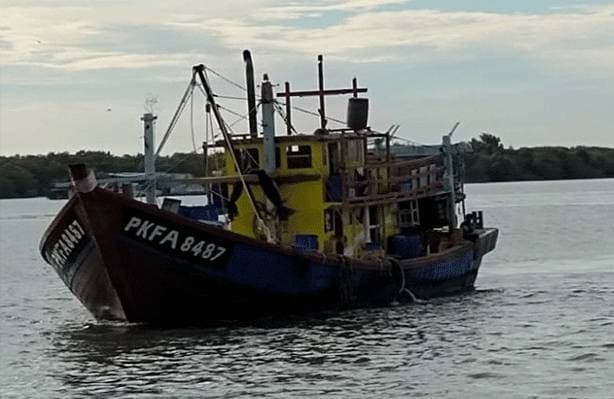 kkp_sergap_kapal_ikan_berbendera_malaysia_menjarah_di_perairan_indonesia