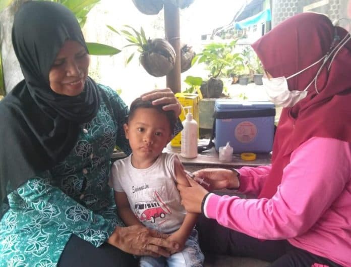 klb_polio_pemko_siantar_ajak_ibu_ibu_bawa_anak_ke_posyandu_untuk_imunisasi