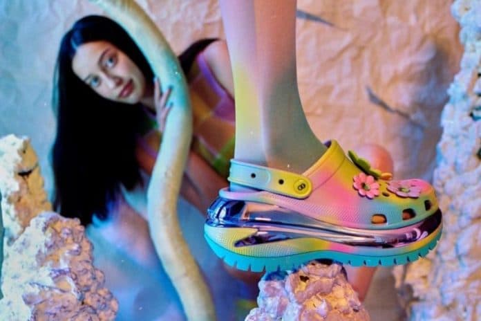 kolaborasi_lazy_oaf_x_crocs_hadirkan_koleksi_unik