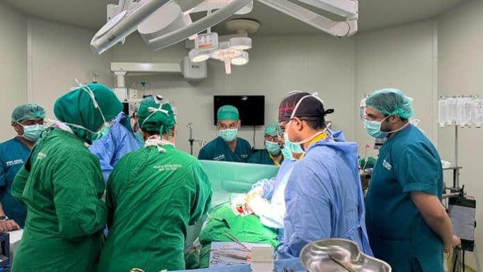 kolaborasi_rs_adam_malik_dan_tim_dokter_arab_saudi_berhasil_lakukan_operasi_jantung