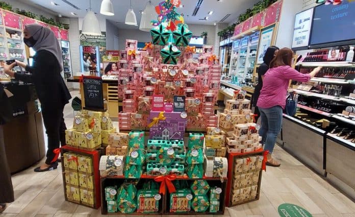 koleksi_hadiah_untuk_natal_dan_tahun_baru_mulai_ditawarkan