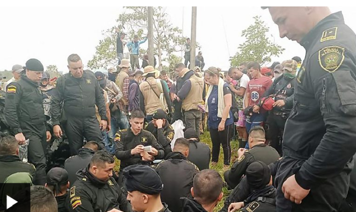 kolombia_protes_79_petugas_polisi_dibebaskan_setelah_disandera