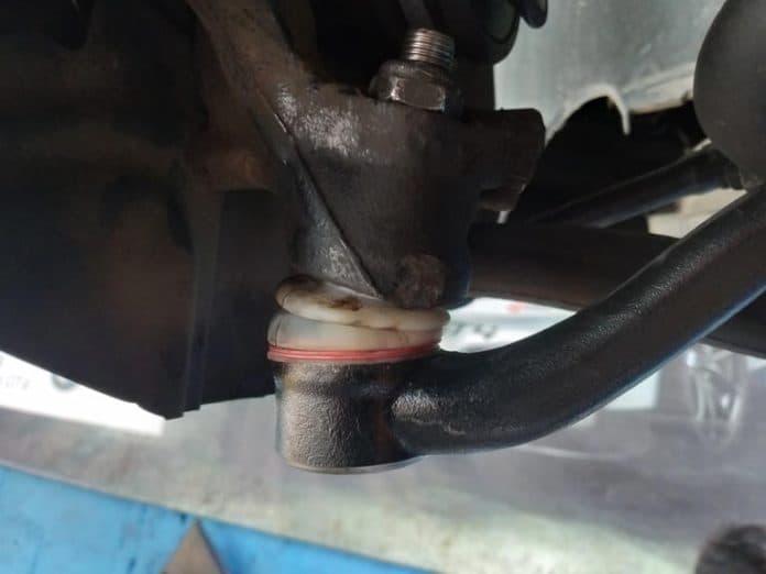 kolong_mobil_bunyi_bunyi_jangan_jangan_suspensi_mobil_rusak
