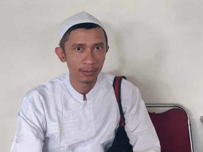 komedian_aming_dulu_nyentrik_kini_tampil_religius