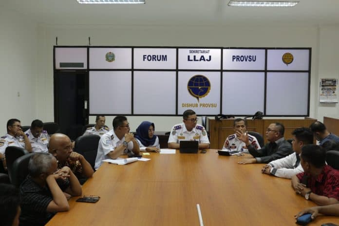 komisi_c_dprd_taput_audiensi_ke_dishub_sumut_tingkatkan_keselamatan_jalan