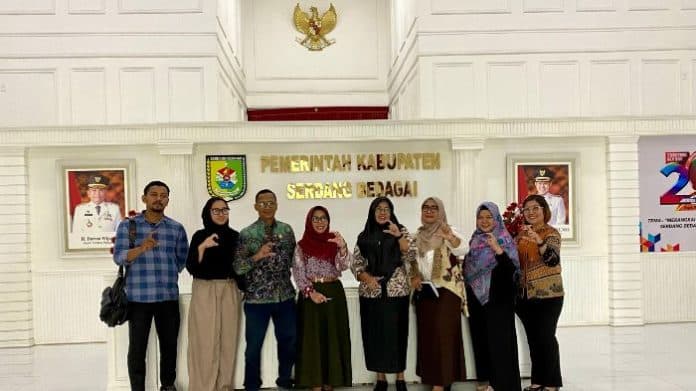 komisi_informasi_sumut_monitoring_dan_evaluasi_keterbukaan_informasi_publik_ke_pemkab_sergai