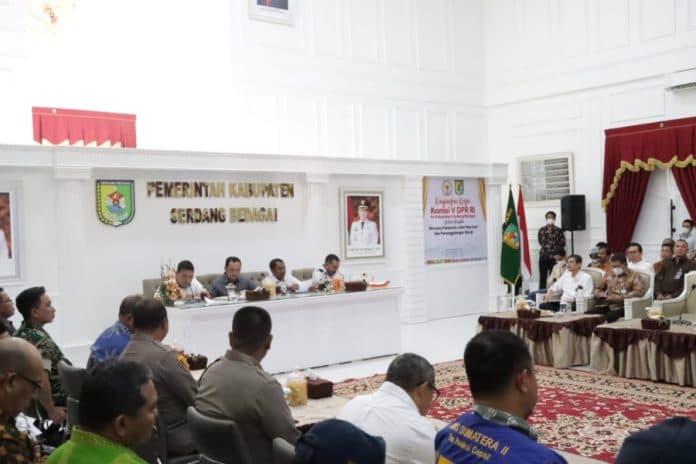 komisi_v_dpr_ri_puji_inisiatif_bupati_sergai_atasi_banjir_di_tengah_keterbatasan_wewenang