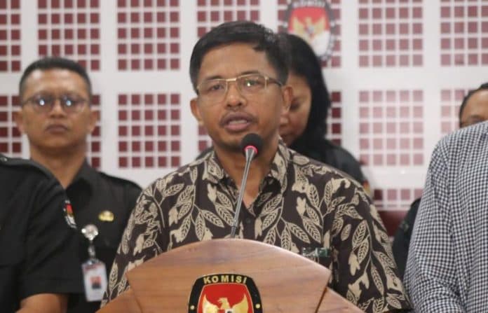 komisioner_kpu_dapat_fasilitas_asusila_ketua_divisi_teknis_angkat_bicara