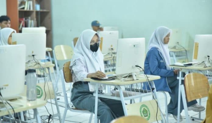 kompetisi_sains_madrasah_2024_tingkat_kabupatenkota_diikuti_109609_siswa