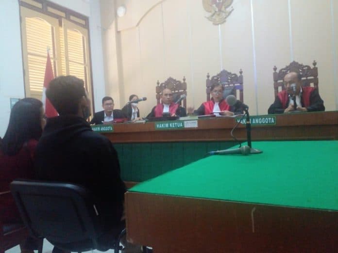 komplotan_begal_sepeda_motor_pakai_airsoft_gun_dan_parang_di_medan_marelan_diadili