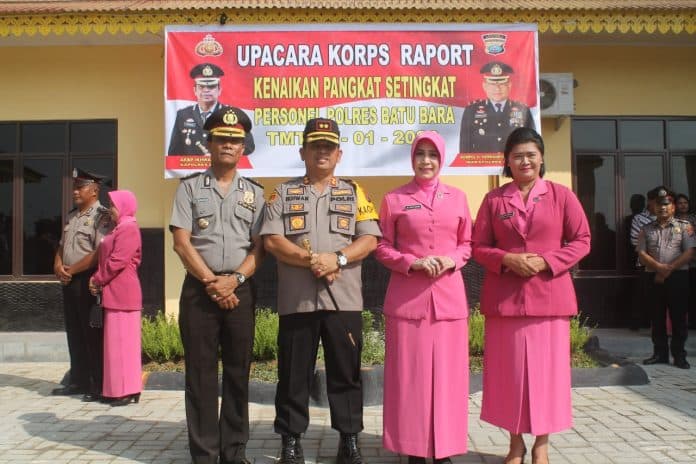 kompol_herry_tambunan_naik_pangkat_bersama_54_personil_polres_batubara_lainnya