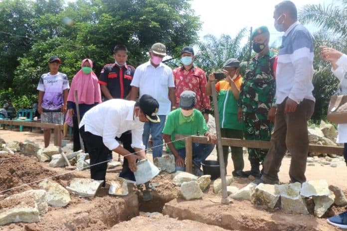 komunitas_relawan_bedah_rumah_warga_kurang_mampu_di_simalungun