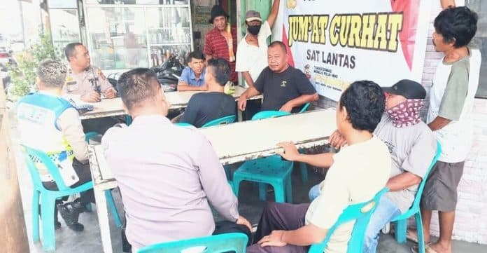 komunitas_sopir_angkot_batu_bara_keluhkan_bus_besar_berhenti_sembarangan