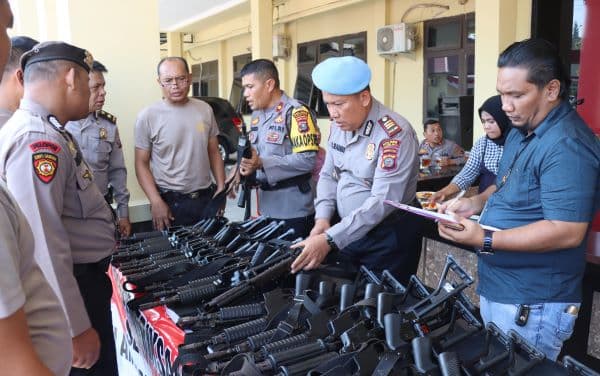 kondisi_seluruh_senpi_personel_polres_tanjungbalai_dan_jajaran_dicek_berkala
