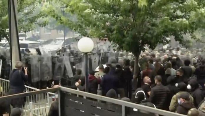 konflik_serbia_dan_kosovo_terus_berlanjut_warga_sipil_terluka