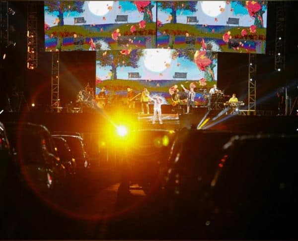 konser_drive_in_kahitna_hadirkan_musik_live_saat_virus_corona_merebak