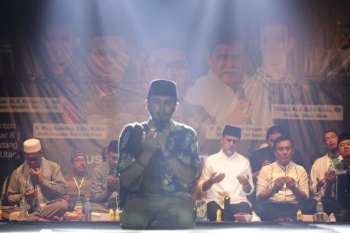 konser_langit_bersama_ustadz_hanan_attaki_di_tanjung_morawa_wagub_bangga_dengan_anak_muda_sumut