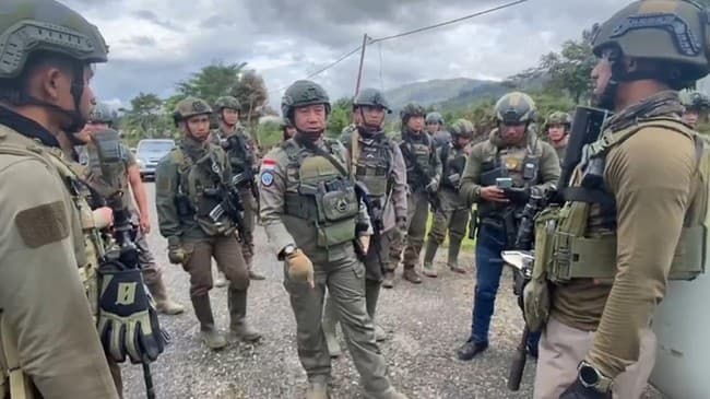 kontak_tembak_dengan_tni_polri_satu_anggota_kkb_tewas