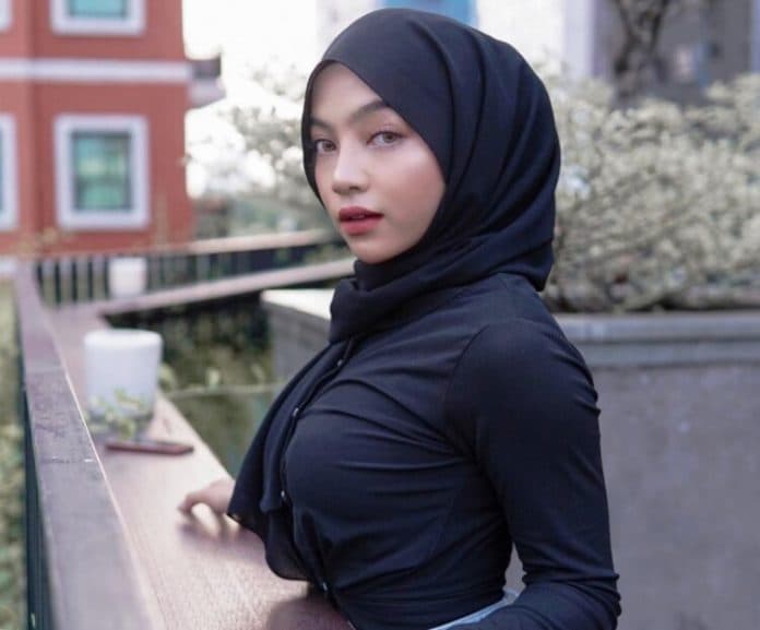 konten_jilat_es_krim_di_depan_pria_selebgram_oklin_fia_jalani_pemeriksaan_polisi