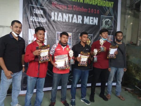 kontes_ikan_cupang_siantar_men_diikuti_komunitas_dari_aceh