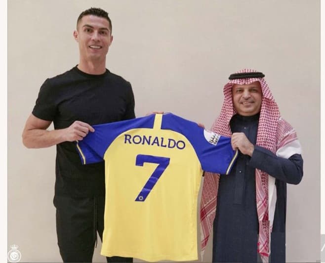 kontrak_fantastis_dengan_al_nassr_cristiano_ronaldo_saya_senang_bisa_bermain_di_liga_dan_negara_berbeda