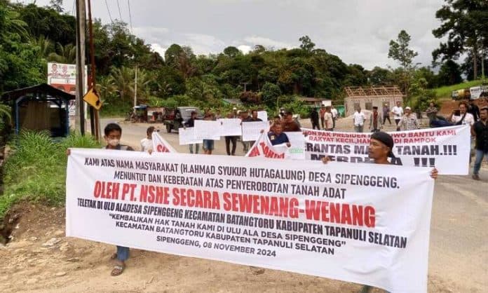 koptan_tapsel_demo_tuntut_pt_nshe_bayar_ganti_rugi_lahan_puluhan_hektar