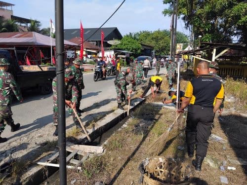 koramil_11kp_rangkul_polri_asn_dan_masyarakat_bersihkah_saluran_air