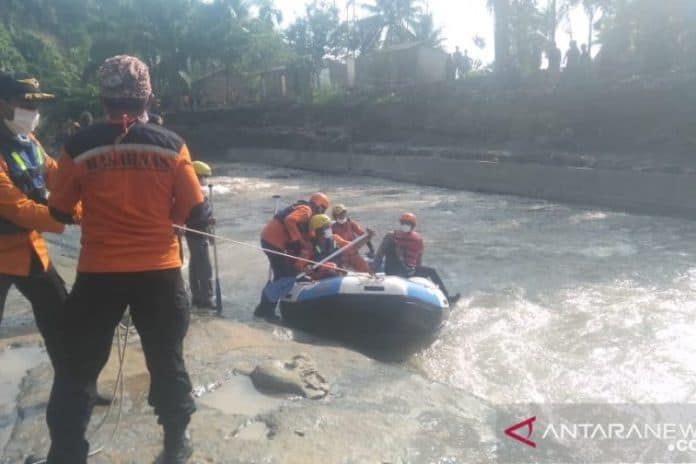 korban_banjir_bandang_sungai_sibiru_biru_belum_juga_ditemukan