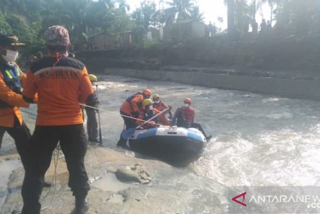 korban_banjir_bandang_sungai_sibiru_biru_belum_juga_ditemukan