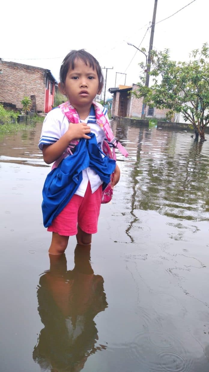 korban_banjir_di_perumahan_tkbm_pelabuhan_belawan_diserang_gatal_gatal