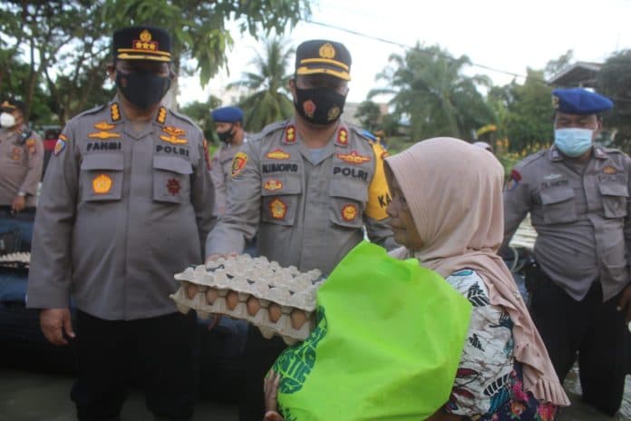korban_banjir_di_sergai_mendapat_bantuan_sembako