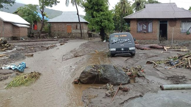 korban_banjir_ntt_bertambah_128_tewas_71_hilang_8424_mengungsi