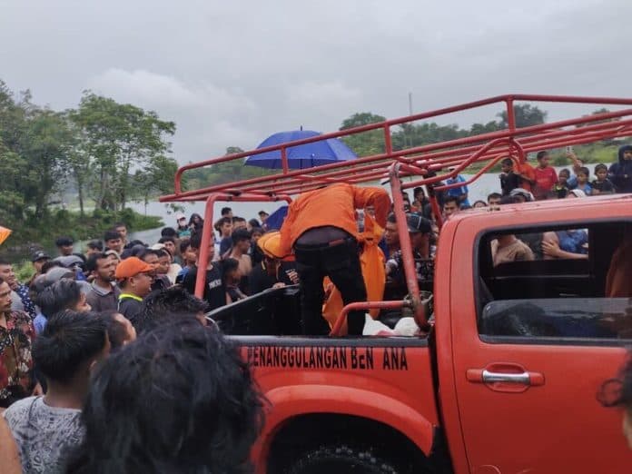 korban_hanyut_di_porsea_ditemukan_tak_bernyawa_di_dasar_sungai_asahan