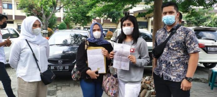 korban_investasi_bodong_dengan_terlapor_ainike_salim_datangi_polrestabes_medan