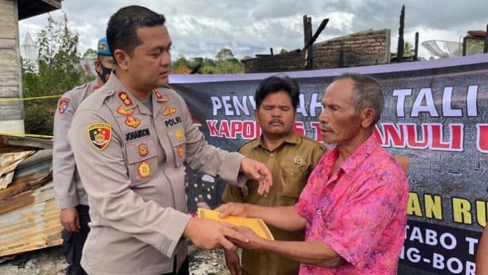 korban_kebakaran_di_siborongborong_dapat_bantuan_ini_kata_kapolres_taput
