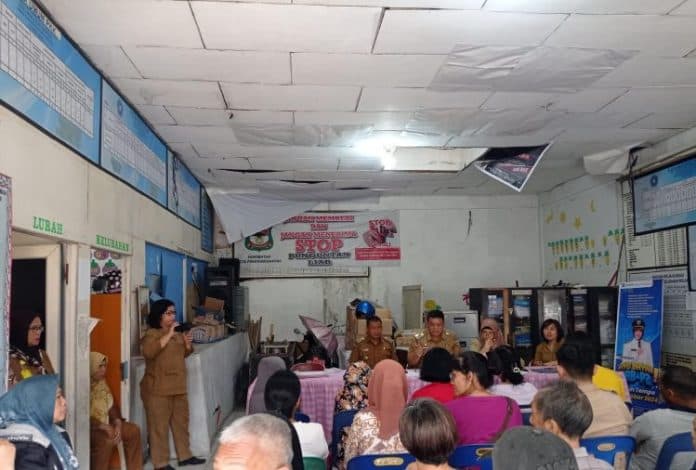 korban_kebakaran_kampung_bangsal_siantar_terima_dokumen_kependudukan