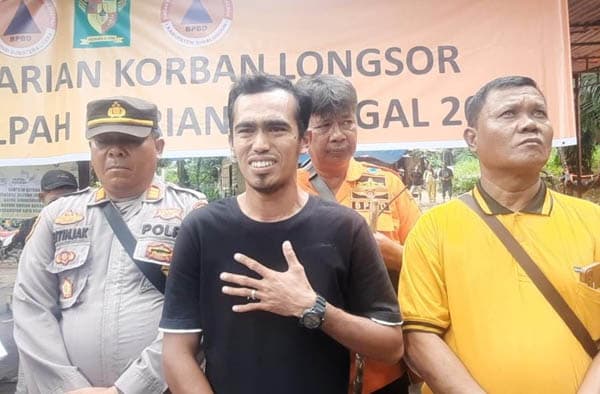 korban_longsor_di_simarsolpah_belum_ditemukan_keluarga_minta_waktu_tambahan