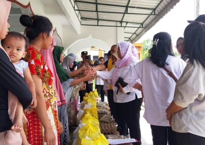 korban_puting_beliung_di_tapian_dolok_terima_bantuan_dari_pemkab_simalungun