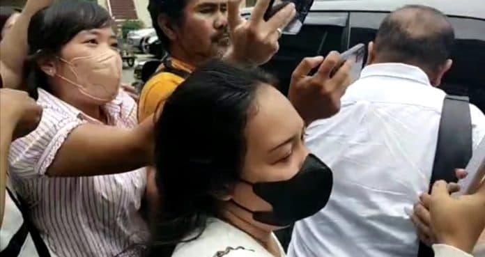 korban_selebgram_arisan_online_di_medan_teriak_teriak_minta_uang_dikembalikan