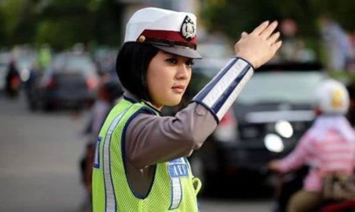 korlantas_polripolantas_bertugas_di_jalan_bukan_musuh_masyarakat