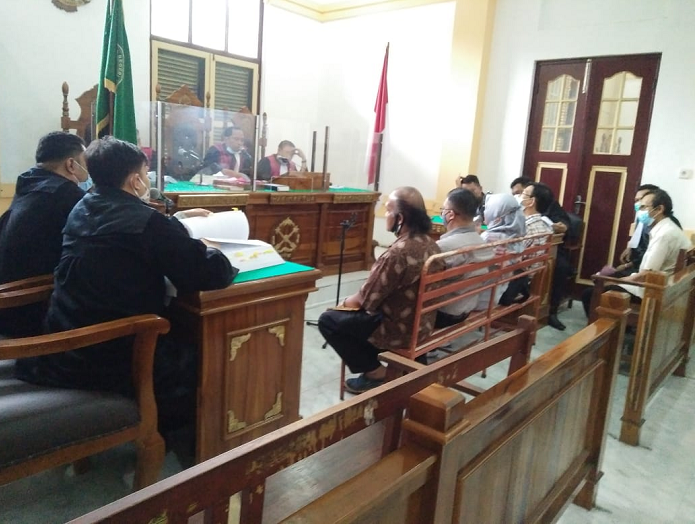 korupsi_materai_6000_mantan_kepala_kantor_pos_medan_dan_3_staf_dihadirkan