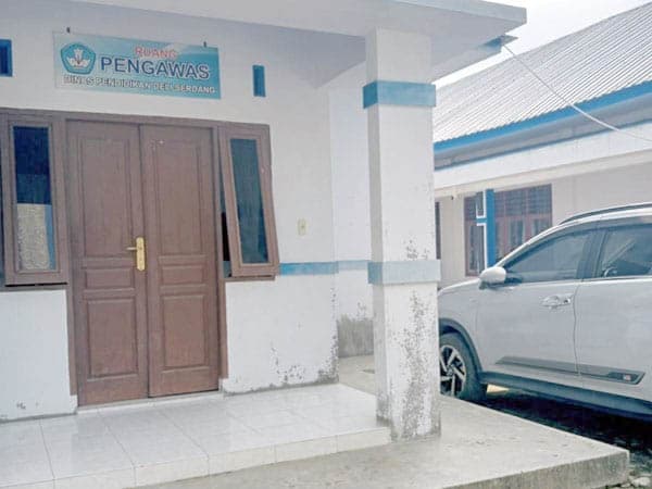 korwas_disdik_deli_serdang_akan_nasehati_bawahannya_yang_main_kartu_saat_jam_dinas