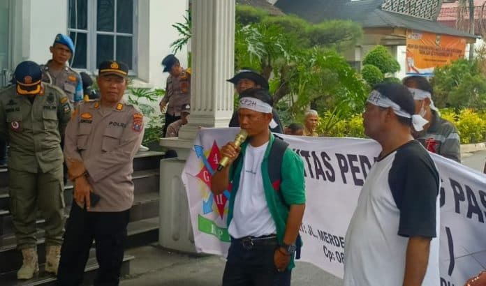 kp2h_unjuk_rasa_desak_penyebab_kebakaran_pasar_horas_diusut_tuntas