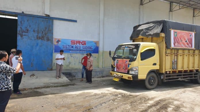 kphb_berangkatkan_77_ton_jeruk_simaloengoen_ke_pulau_jawa