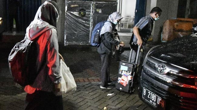 kpk_geledah_rumah_pengusaha_hanan_supangkat_hingga_pagi_buta