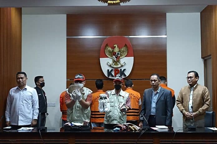kpk_tahan_wali_kota_bandung_yana_mulyana_selama_20_hari_ke_depan