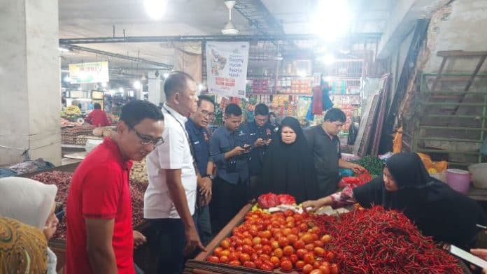 kppu_masih_temukan_bawang_putih_dan_bawang_merah_di_medan_dijual_di_atas_het