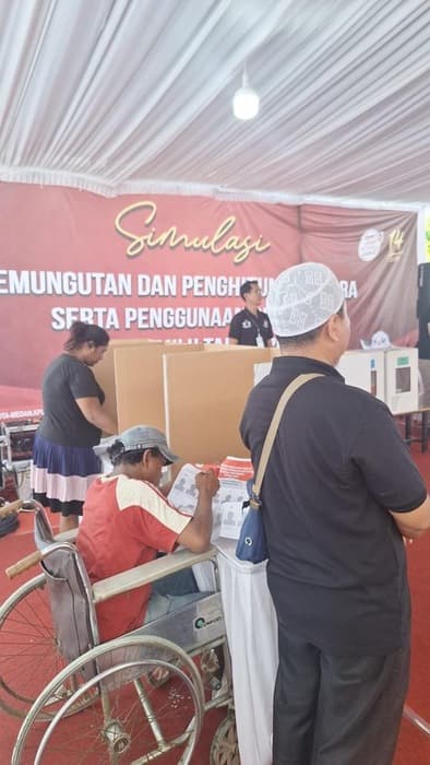 kpu_kota_medan_gelar_simulasi_pemilu_2024_difabel_didampingi