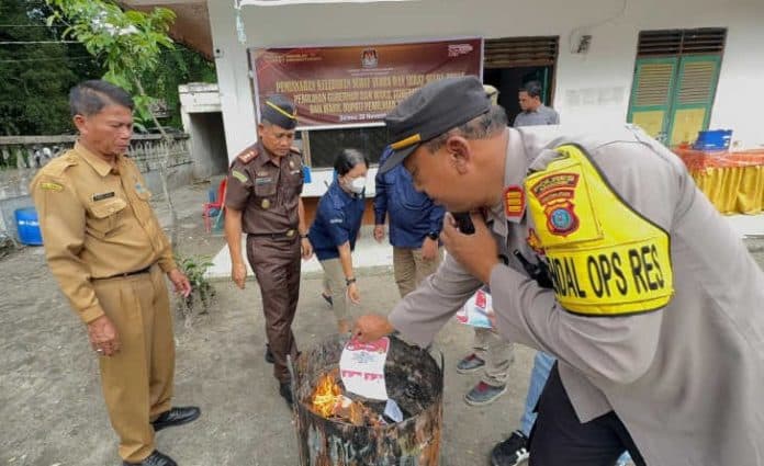 kpu_samosir_musnahkan_kelebihan_surat_suara_dan_yang_rusak